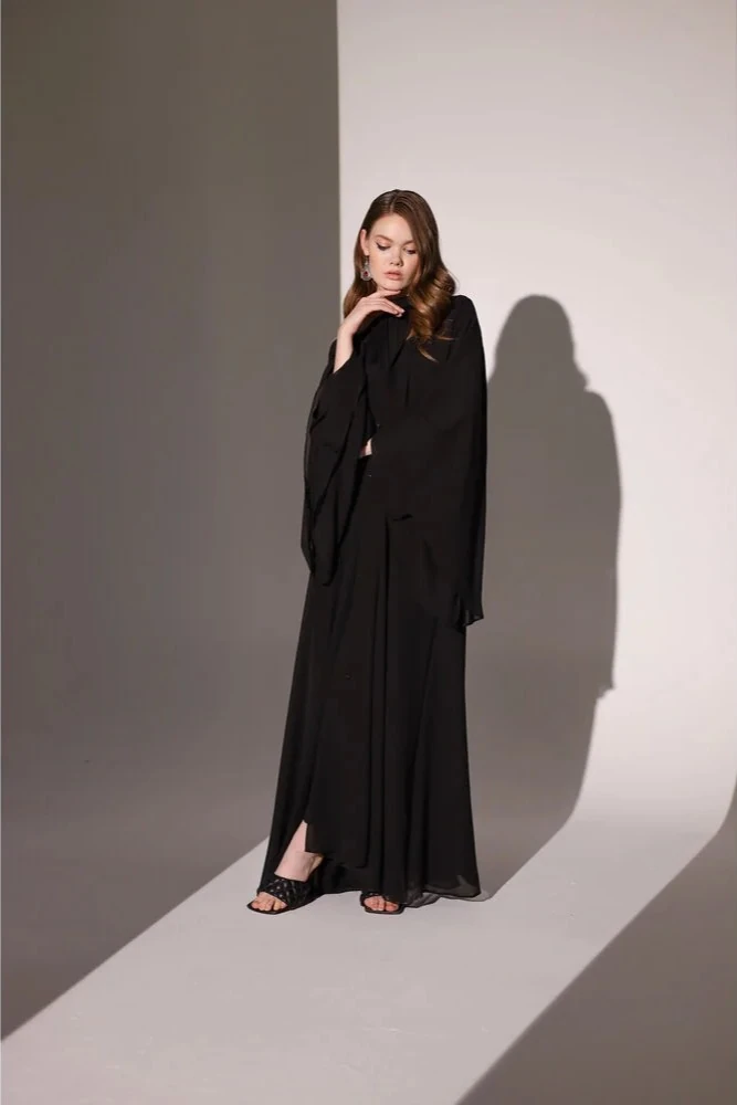 Tek Tarafı El İşlemeli Siyah Abaya