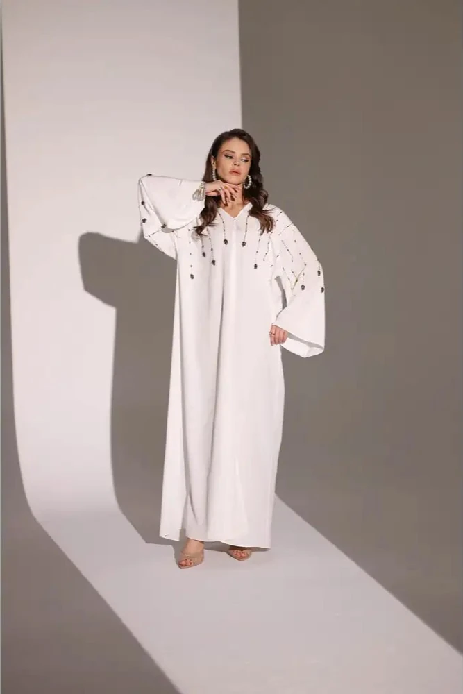 Beyaz İşlemeli Abaya