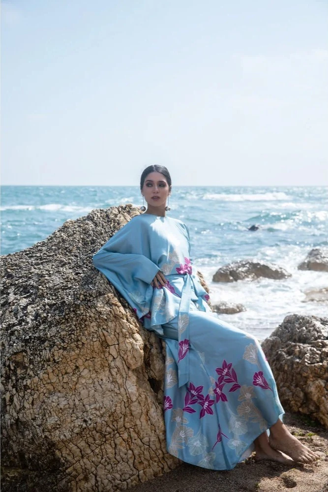 Mavi Floral Desenli İpek Takım