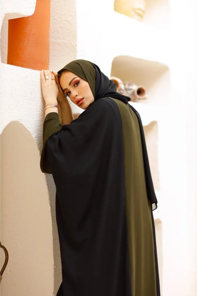 Yeşil Detaylı Yarasa Kollu Abaya