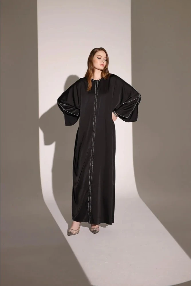 Taş Detaylı El İşlemeli Siyah İpek Abaya