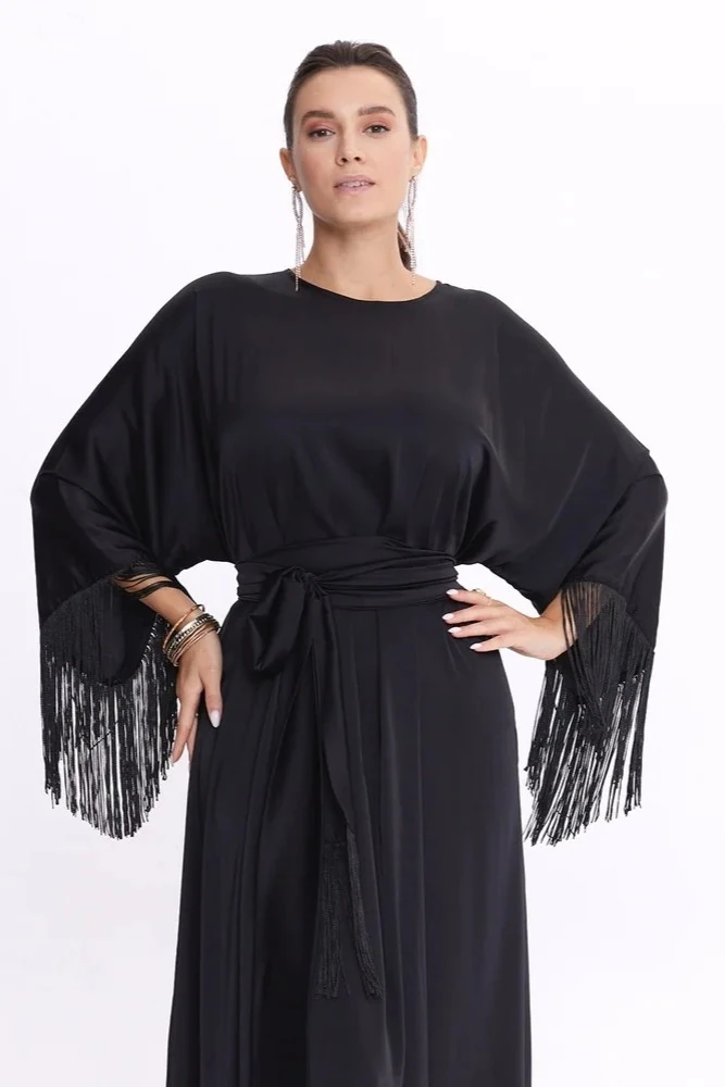 Siyah İpek Kumaş Kemerli Elbise