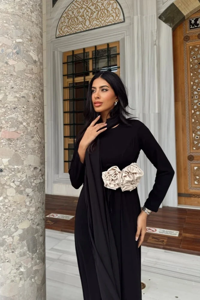 Kemer Detaylı Siyah Özel Tasarım Elbise