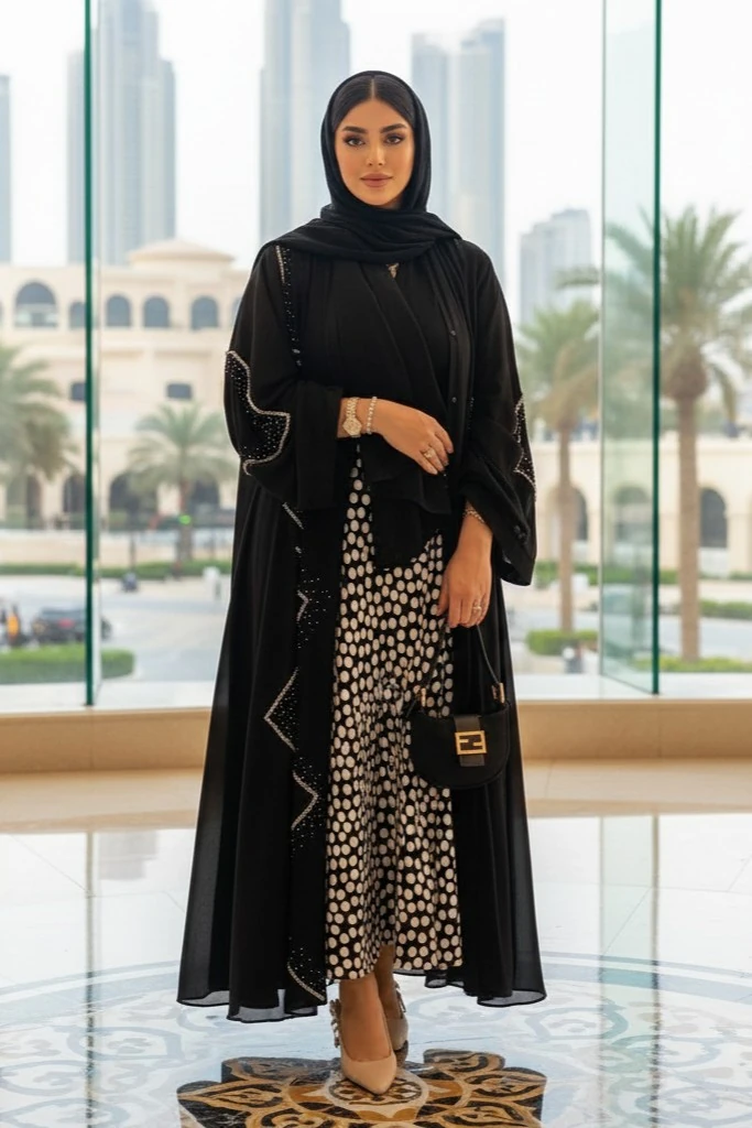 Siyah Zikzak Taş İşlemeli Şık Abaya