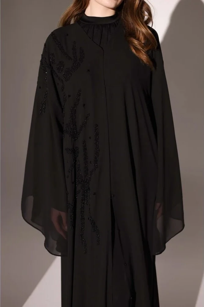 Tek Tarafı El İşlemeli Siyah Abaya