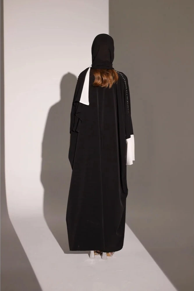 El İşlemeli Siyah-Ekru Kontrast Abaya ve Şal Takımı