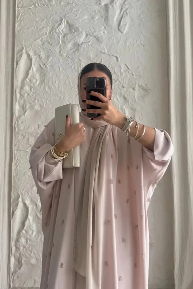 El İşlemeli Dubai İpeği Abaya Takımı