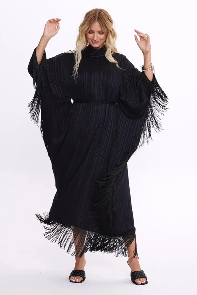 Püsküllü Siyah Elbise