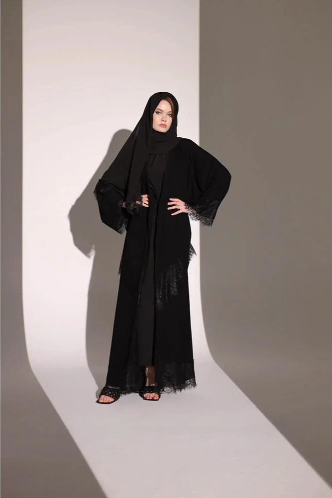 Siyah Dantelli Abaya