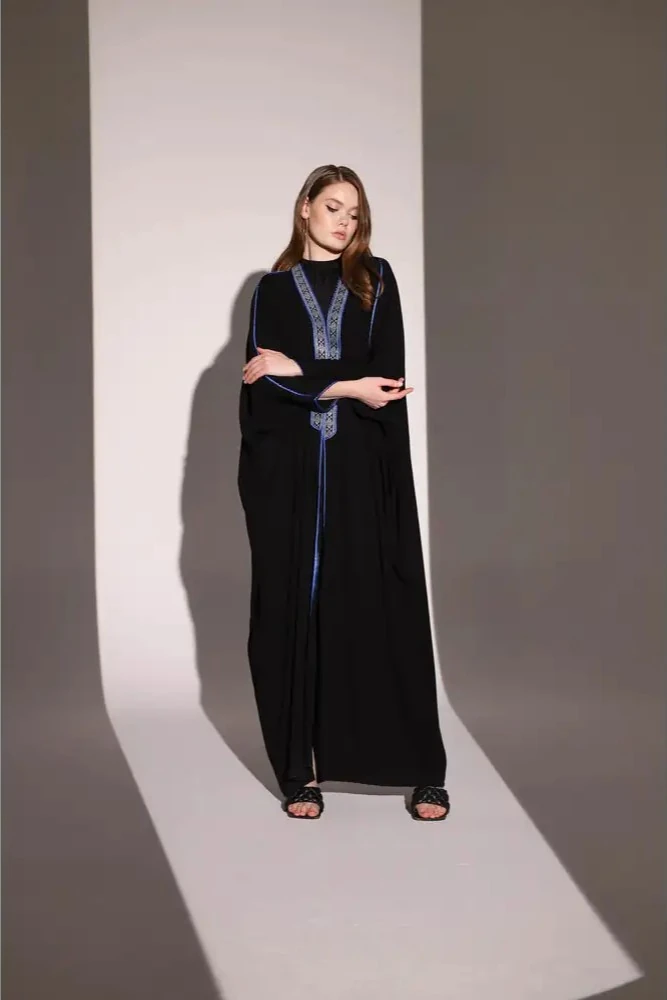 Mavi Etnik Desen İşlemeli Şal ve Yaka Detaylı Abaya