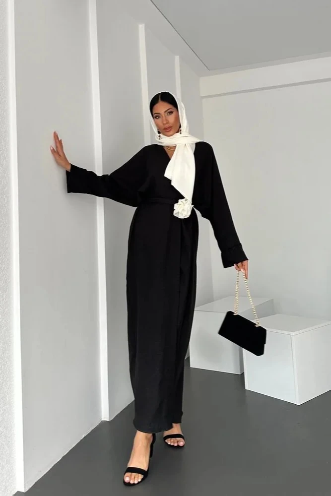 Gül Detaylı Kemerli Mevsimlik Abaya