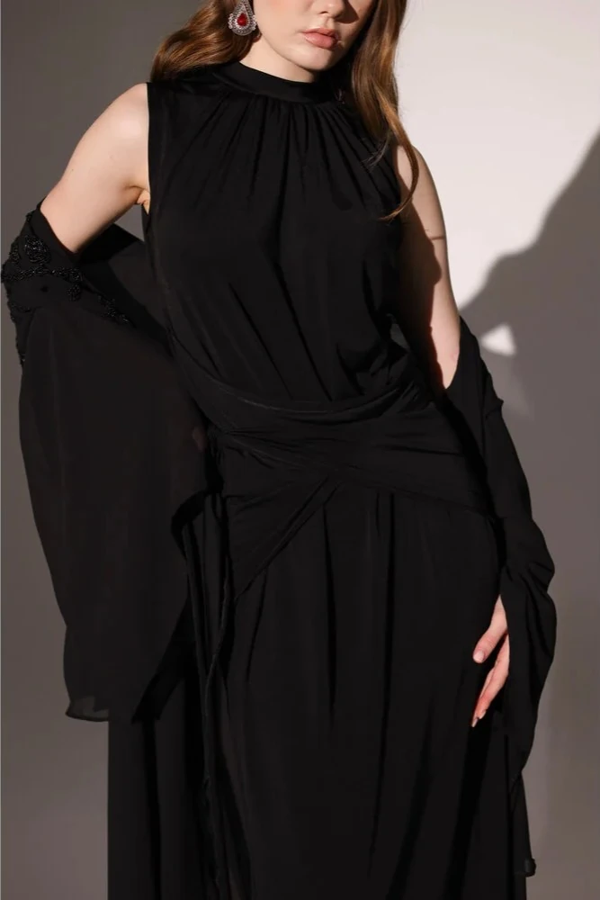 Tek Tarafı El İşlemeli Siyah Abaya