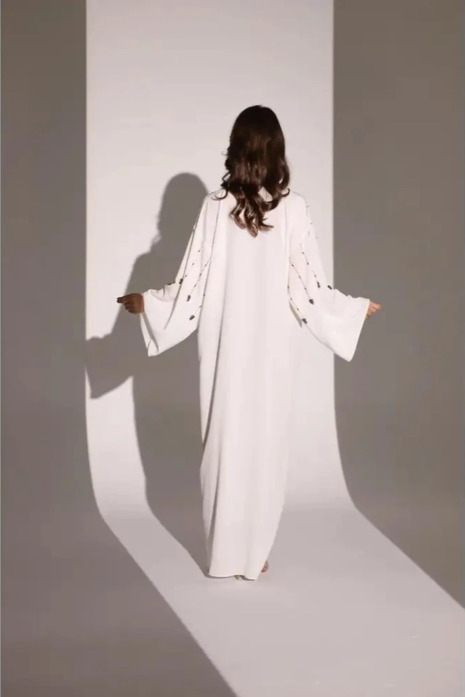 Beyaz İşlemeli Abaya