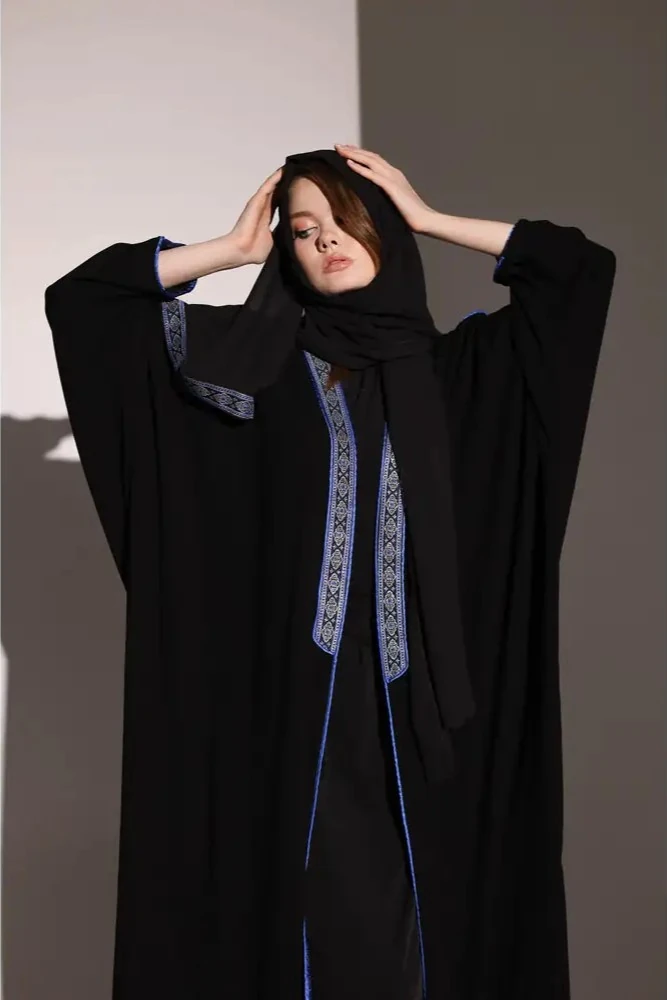 Mavi Etnik Desen İşlemeli Şal ve Yaka Detaylı Abaya