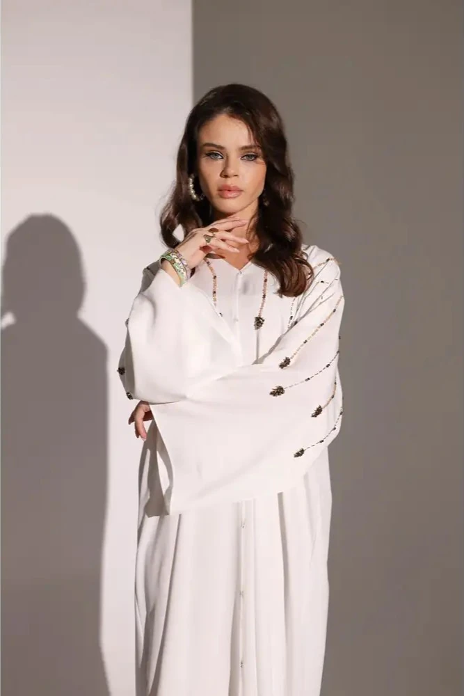 Beyaz İşlemeli Abaya
