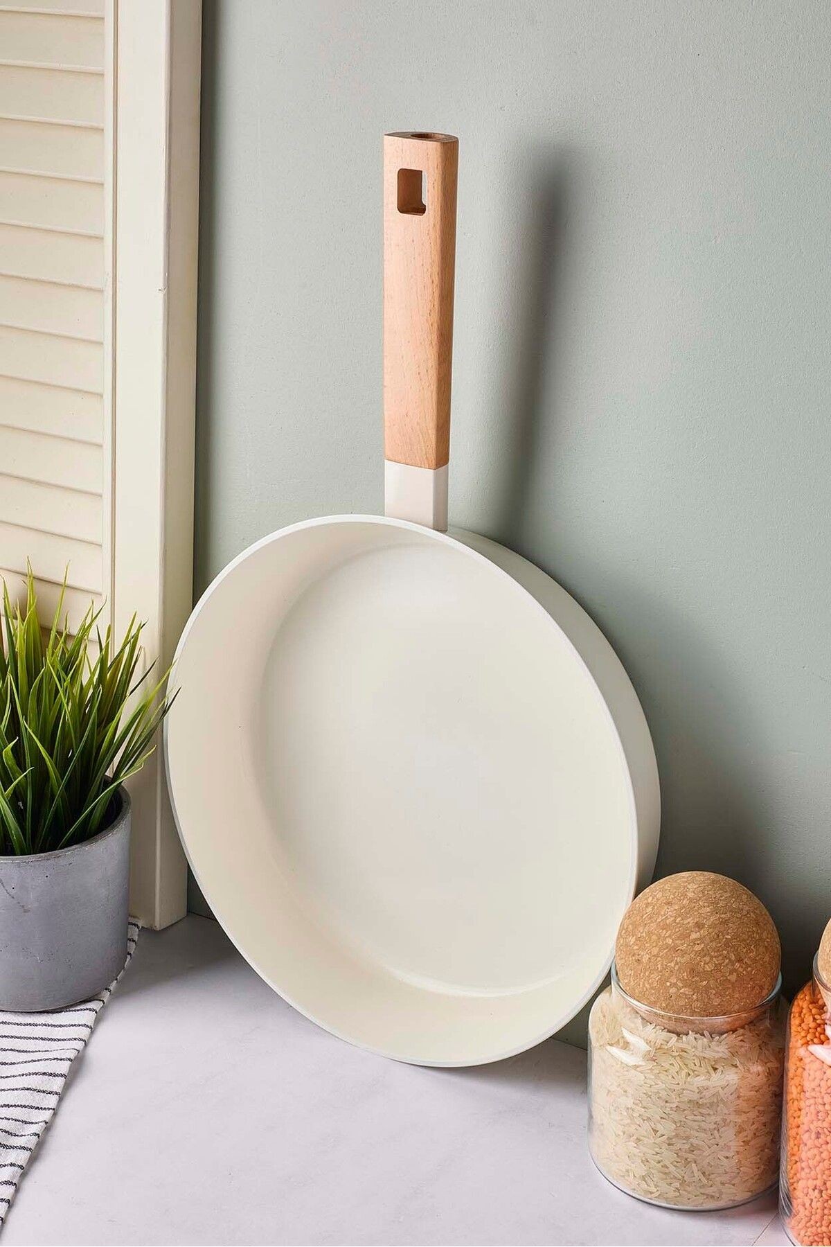 CookWood Beige İndüksiyon Tabanlı Ahşap Saplı Seramik Tava 28 cm