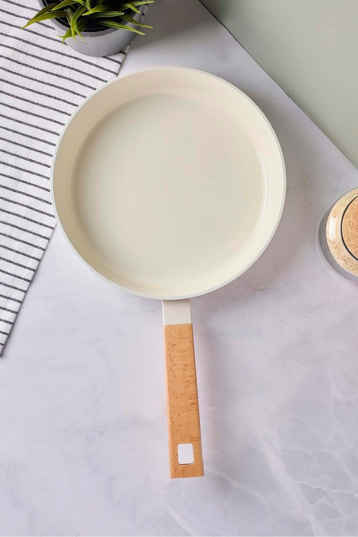 CookWood Beige İndüksiyon Tabanlı Ahşap Saplı Seramik Tava 24 cm