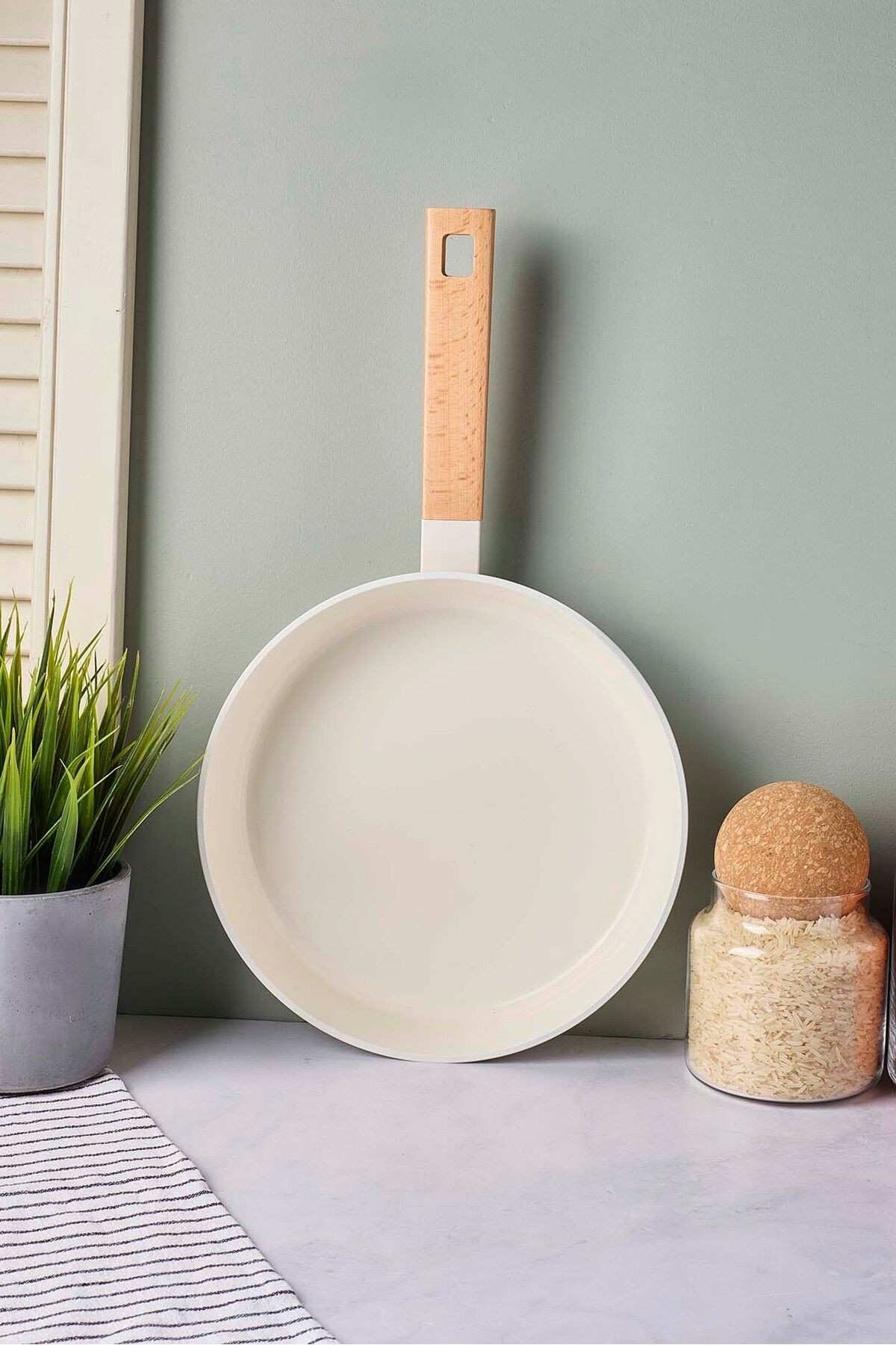 CookWood Beige İndüksiyon Tabanlı Ahşap Saplı Seramik Tava 24 cm