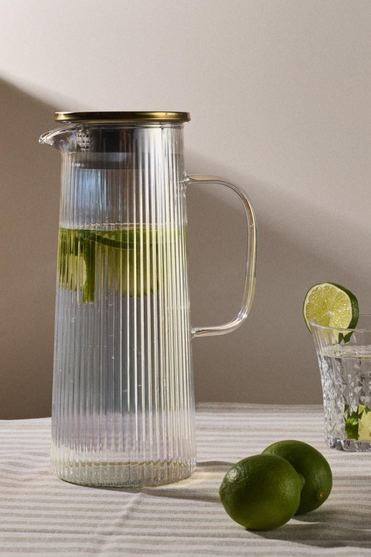 Pina Luster Çizgi Dokusu Filtre Kapaklı Sürahi 1300ml