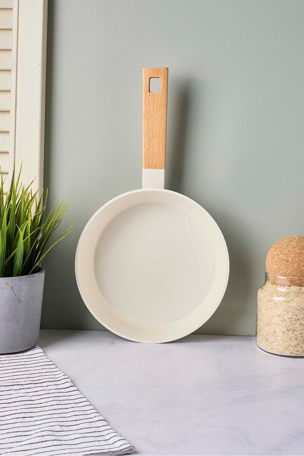 CookWood Beige İndüksiyon Tabanlı Ahşap Saplı Seramik Tava 20 cm