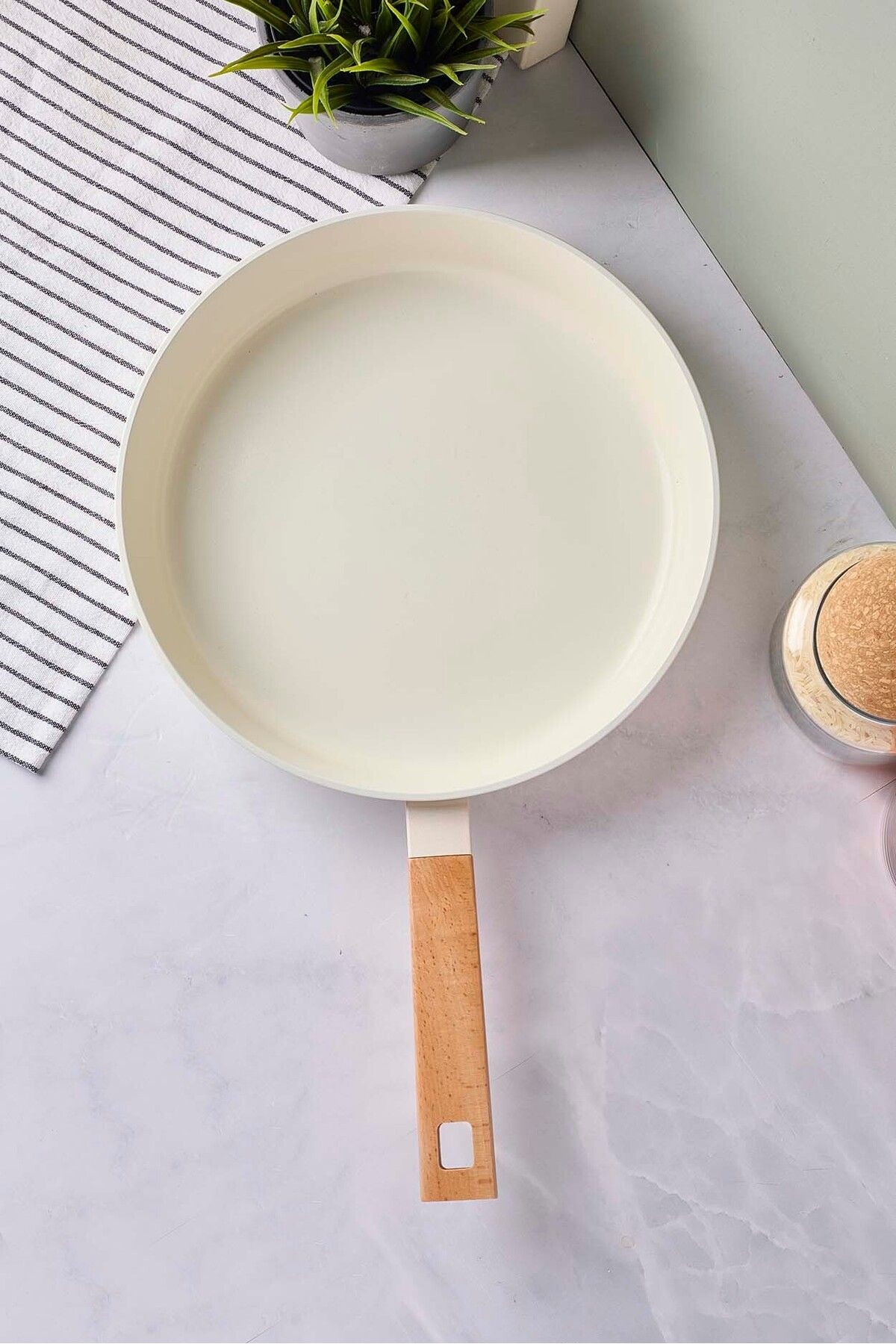 CookWood Beige İndüksiyon Tabanlı Ahşap Saplı Seramik Tava 28 cm