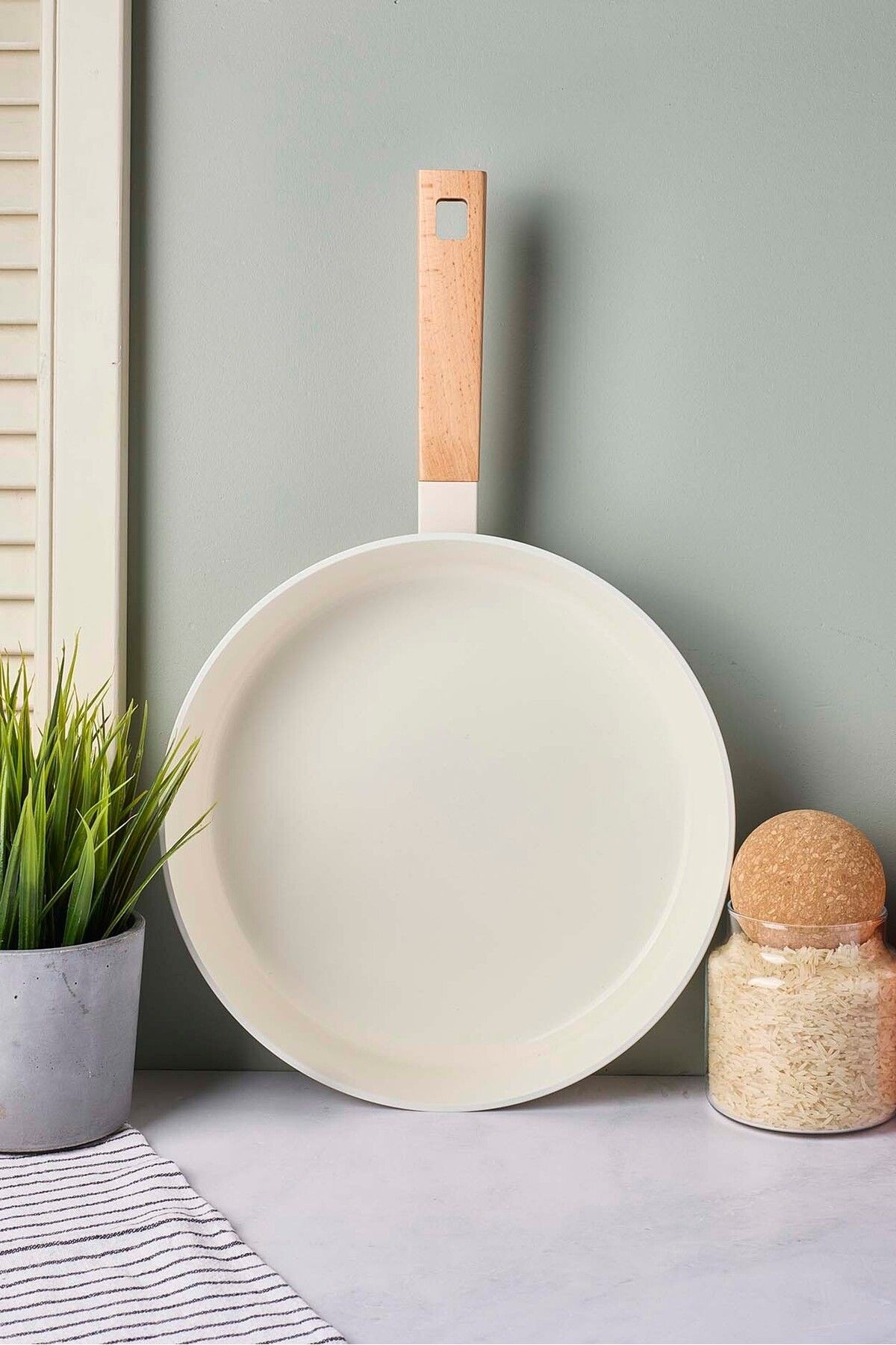 CookWood Beige İndüksiyon Tabanlı Ahşap Saplı Seramik Tava 28 cm