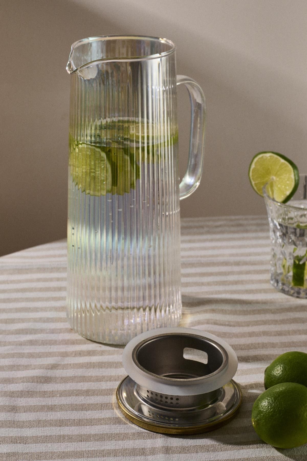Pina Luster Çizgi Dokusu Filtre Kapaklı Sürahi 1300ml