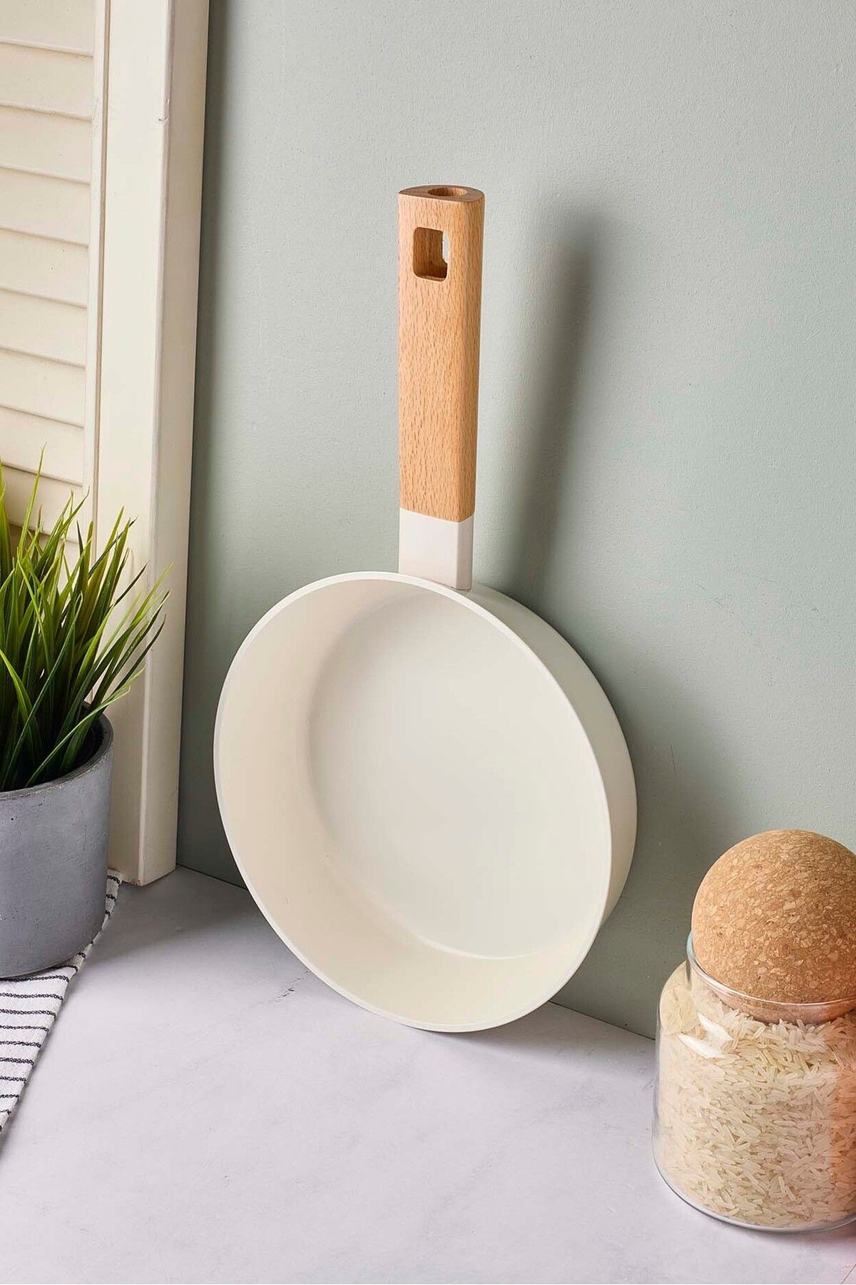CookWood Beige İndüksiyon Tabanlı Ahşap Saplı Seramik Tava 20 cm