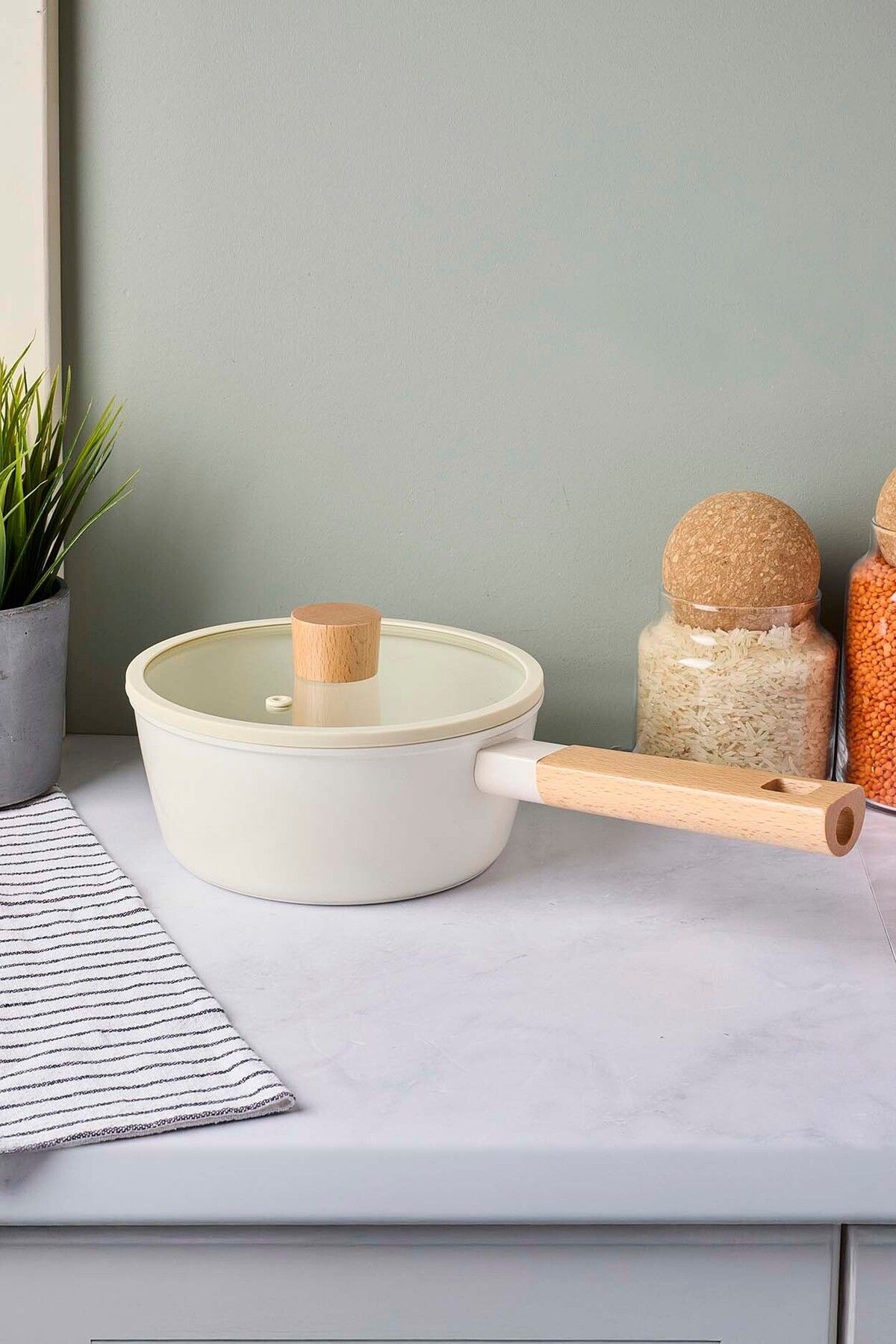 CookWood Beige İndüksiyon Tabanlı Ahşap Saplı Kapaklı Seramik Tencere 18 cm