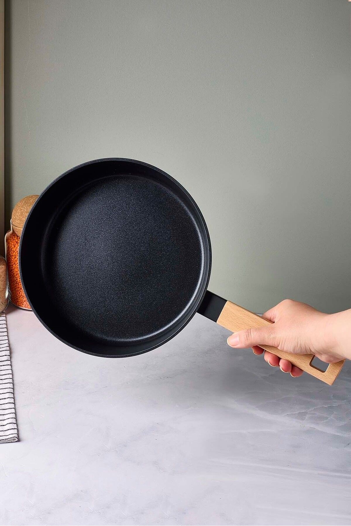 Cookwood Black Indüksiyon Tabanlı Ahşap Saplı Seramik Tava 20 Cm