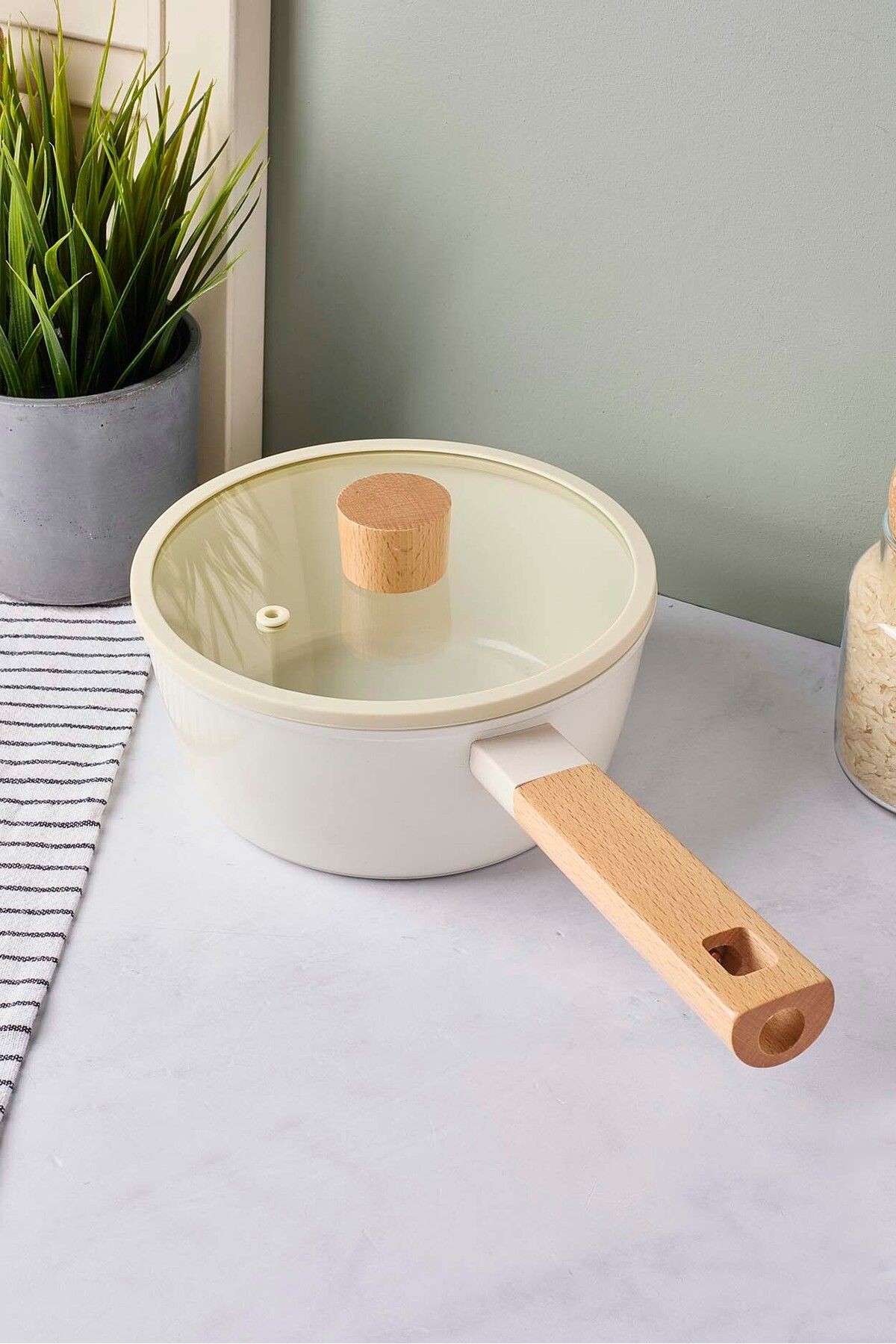 CookWood Beige İndüksiyon Tabanlı Ahşap Saplı Kapaklı Seramik Tencere 18 cm
