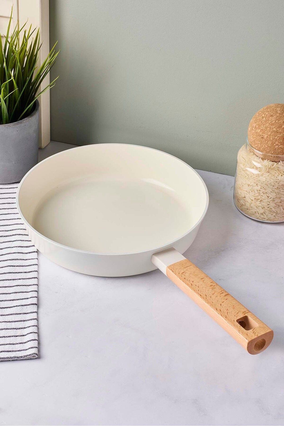 CookWood Beige İndüksiyon Tabanlı Ahşap Saplı Seramik Tava 24 cm