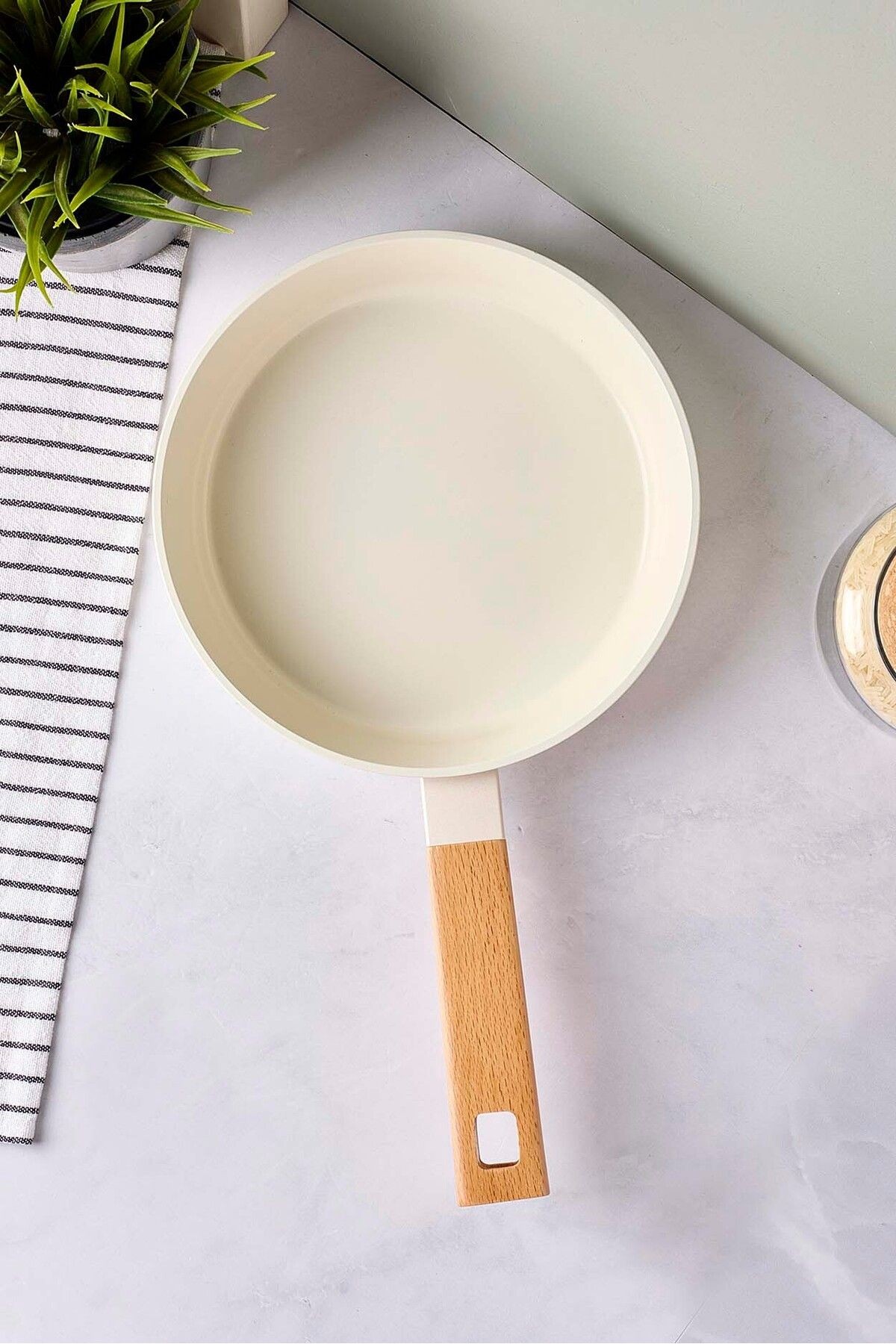 CookWood Beige İndüksiyon Tabanlı Ahşap Saplı Seramik Tava 20 cm