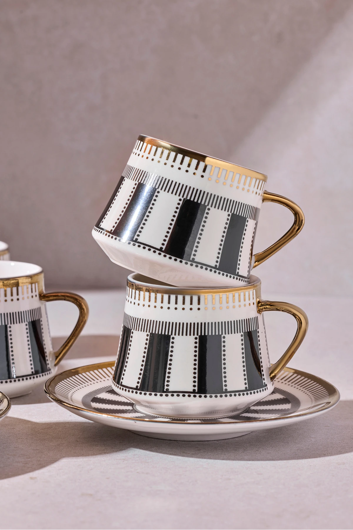 Cihangir 6 Kişilik Porselen Elegant Çizgili Gold Kahve Fincanı Takımı