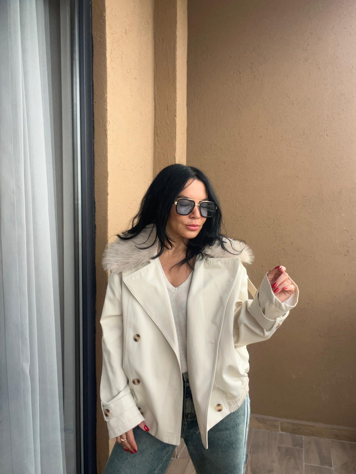 ZR Yakası Kürk Detaylı Trençkot 