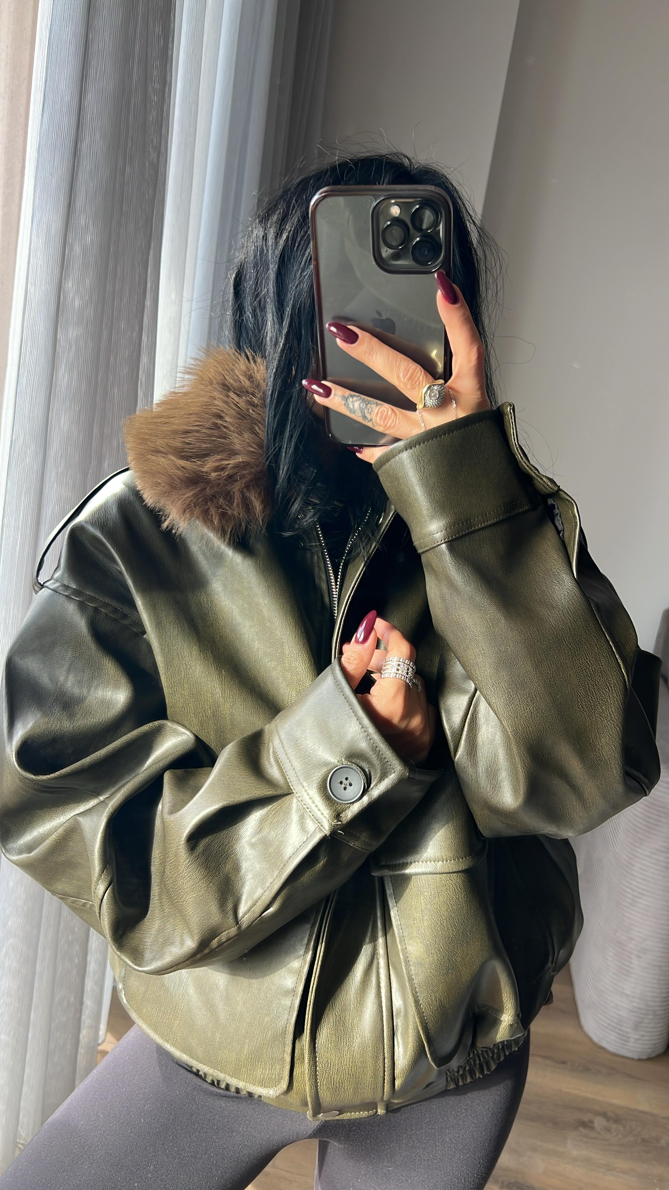 Yakası Kürk Detaylı Haki Deri Ceket