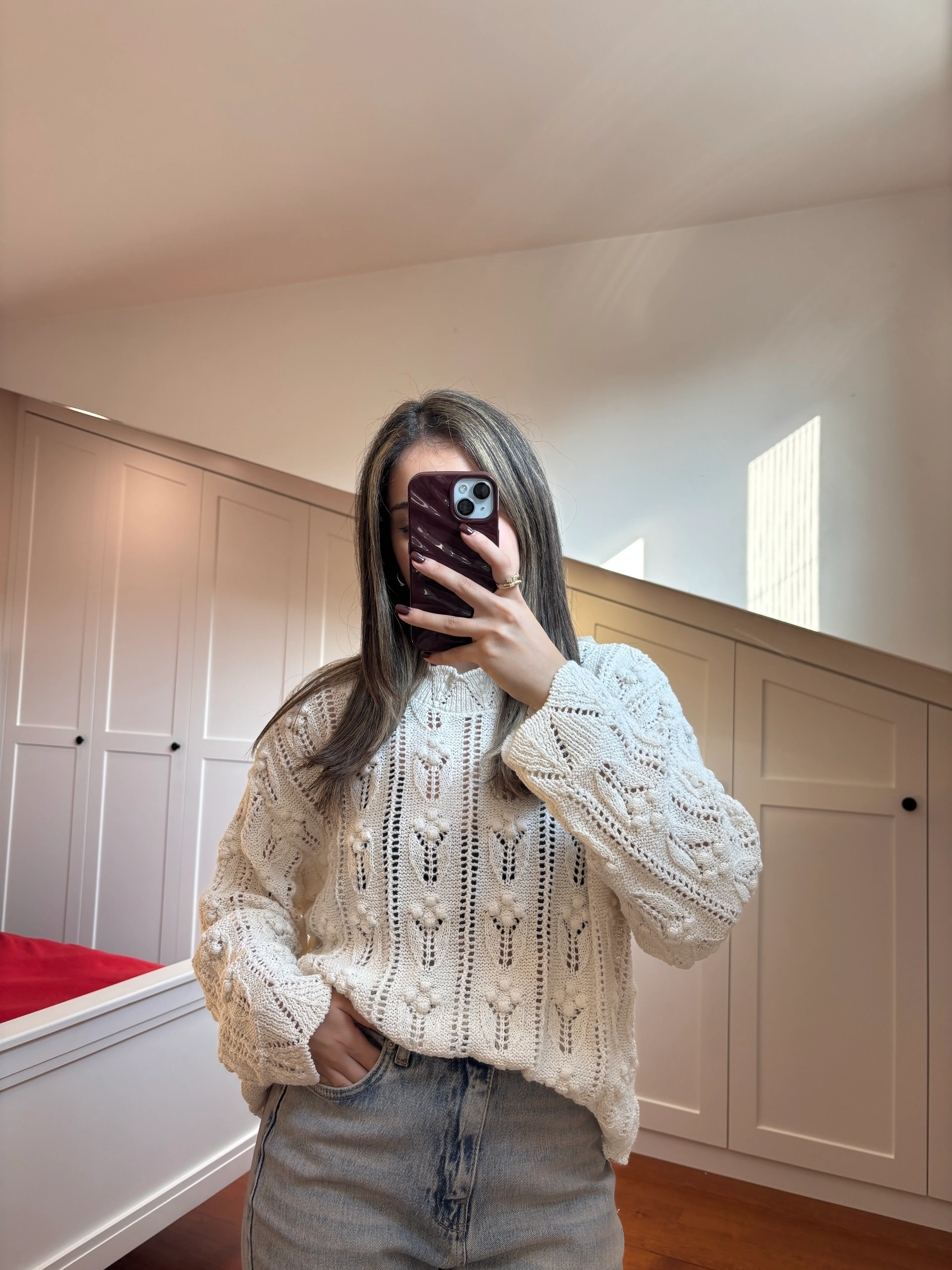 Delikli Çiçek Figürlü Ekru Kazak