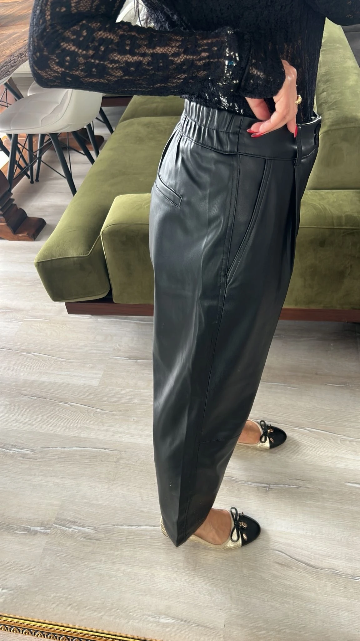 Pileli Siyah Deri Pantolon
