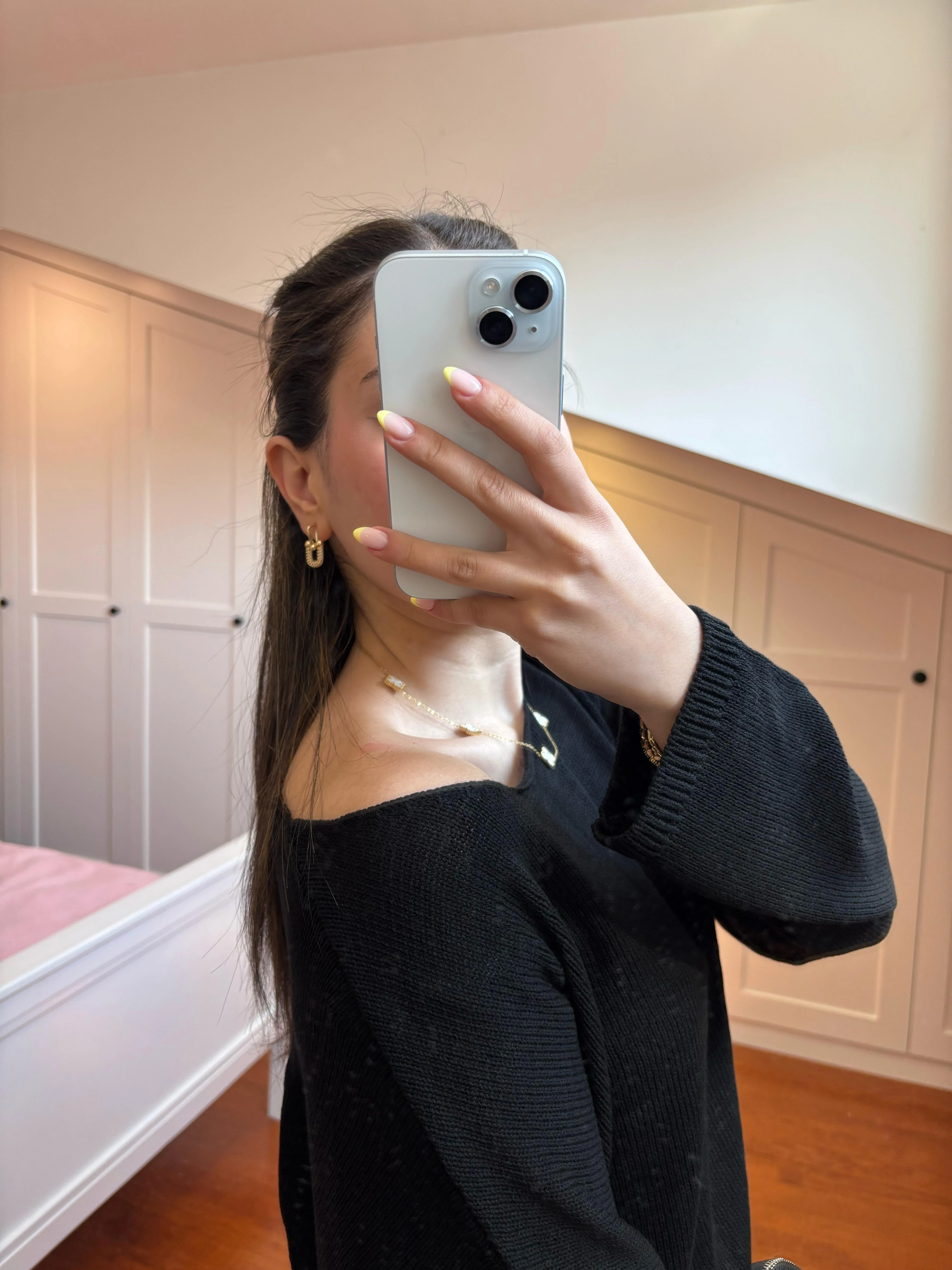 Uzun Kollu Düşük Yaka İnce Triko