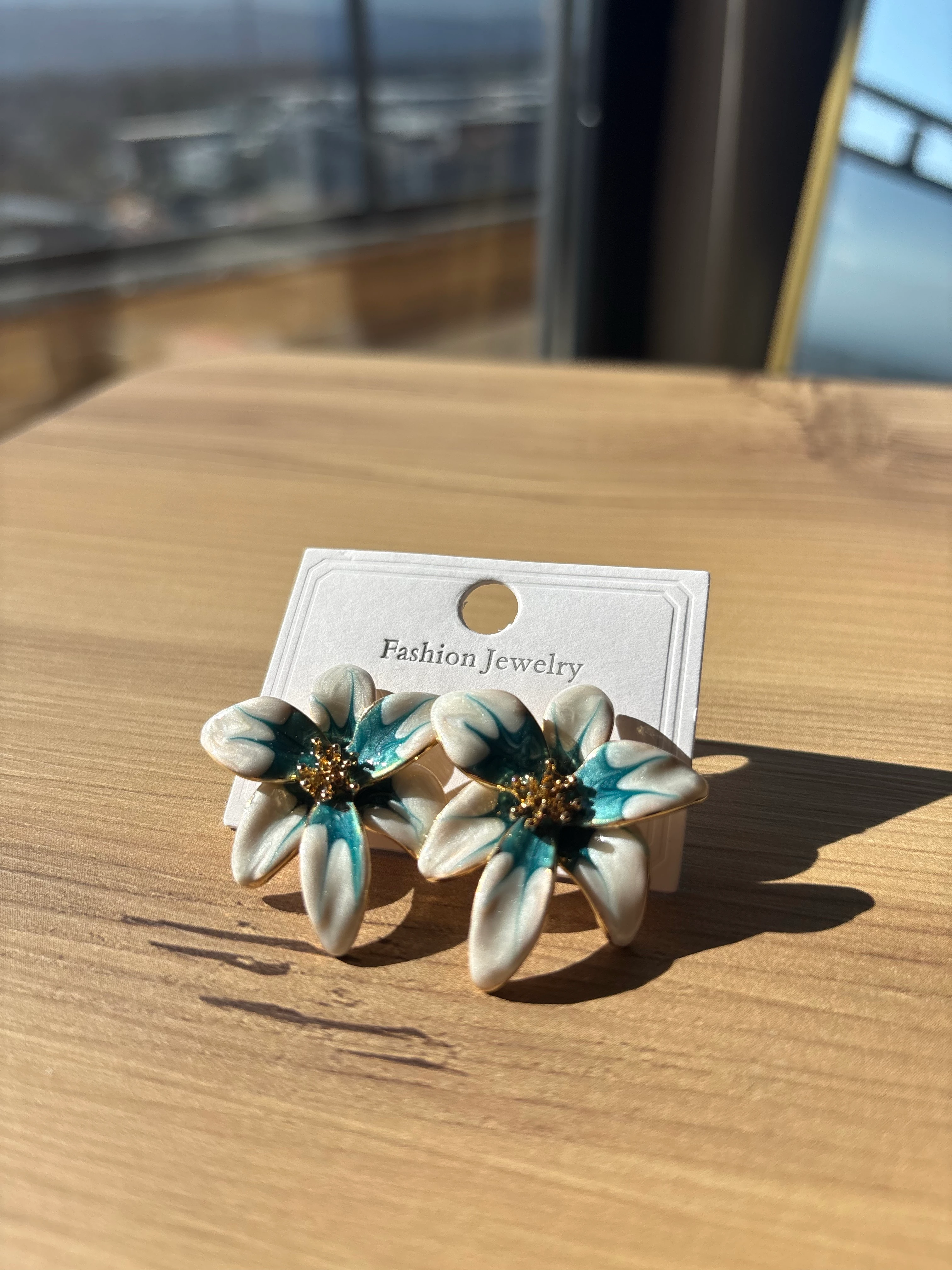 Beyaz Turkuaz Mine Çiçek Küpe