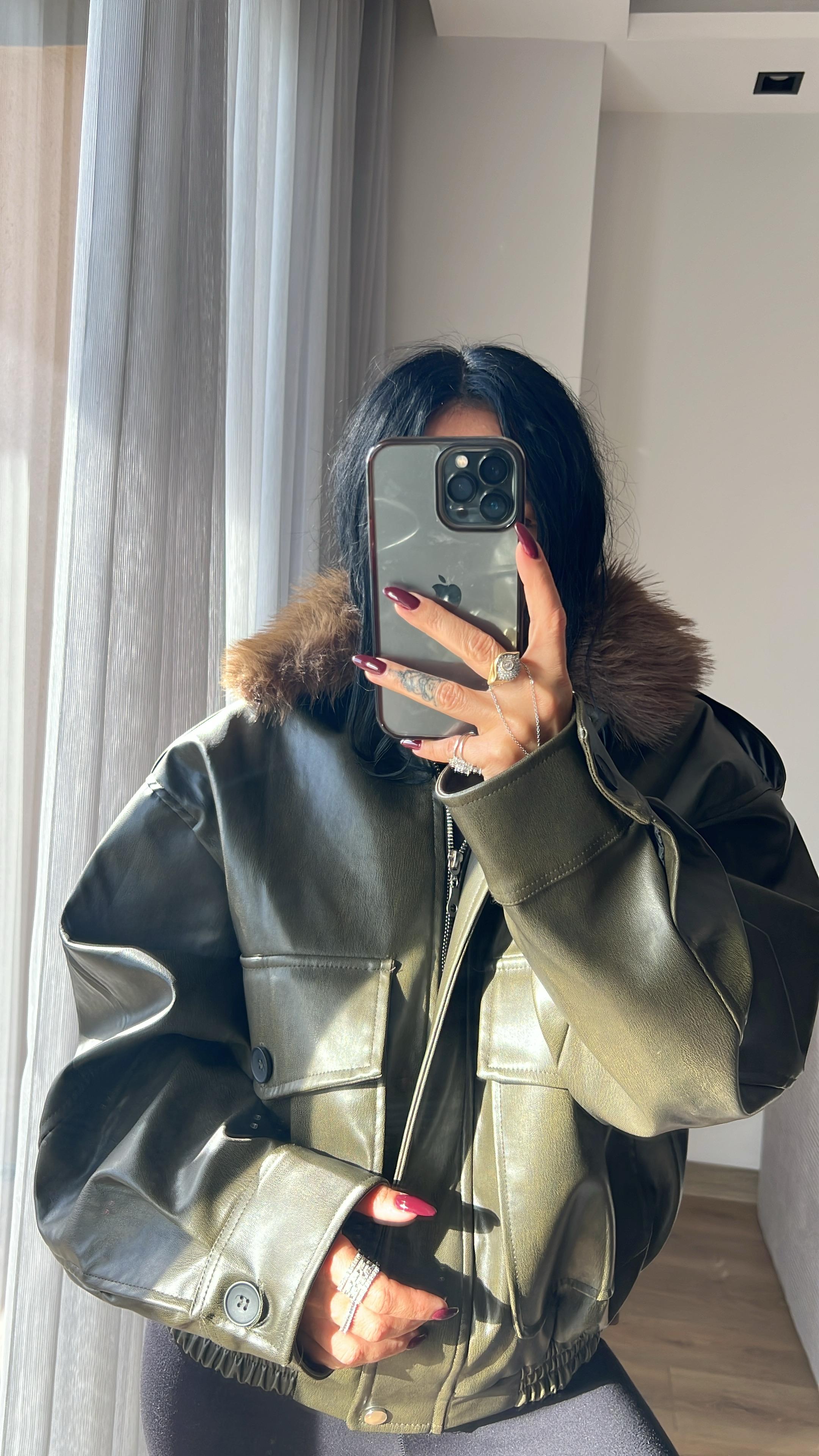 Yakası Kürk Detaylı Haki Deri Ceket