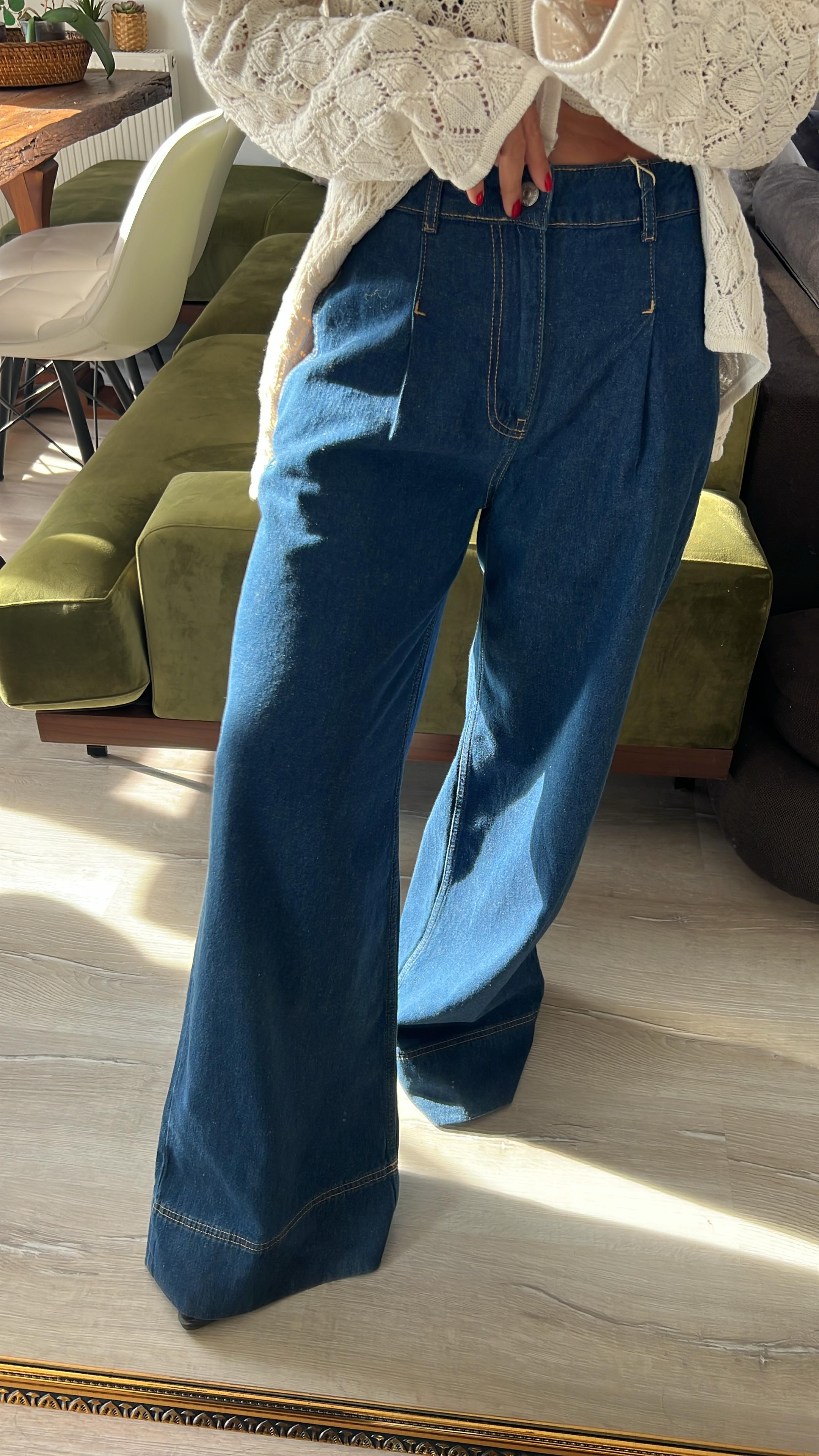 Paçası Geniş Dikimli Pileli Denim Pantolon