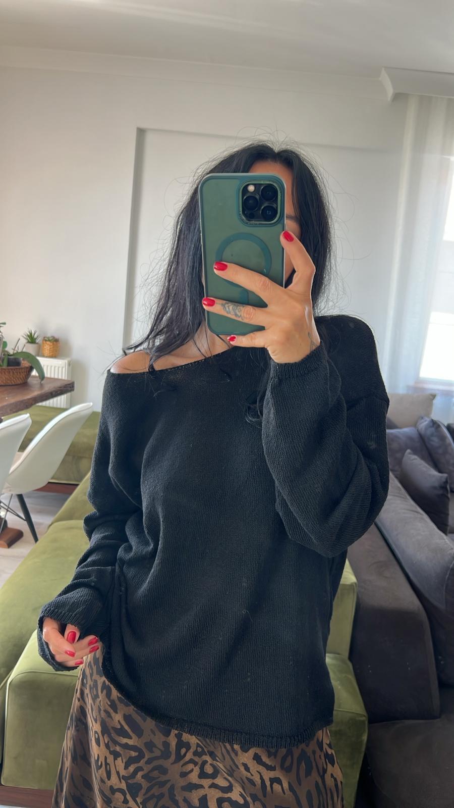 Uzun Kollu Düşük Yaka İnce Triko