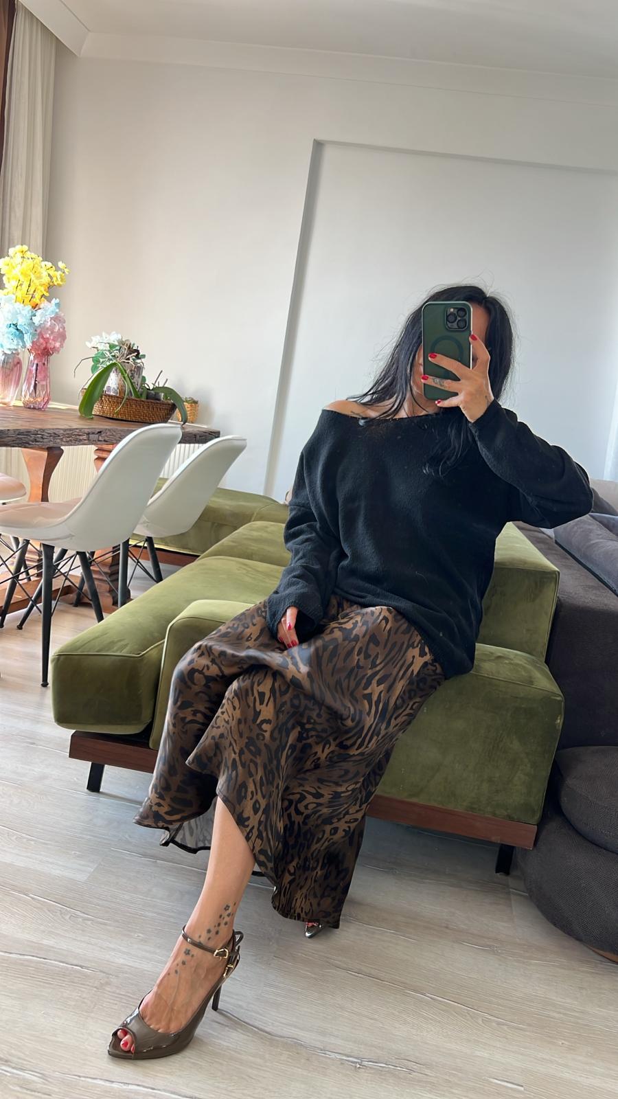 Uzun Kollu Düşük Yaka İnce Triko