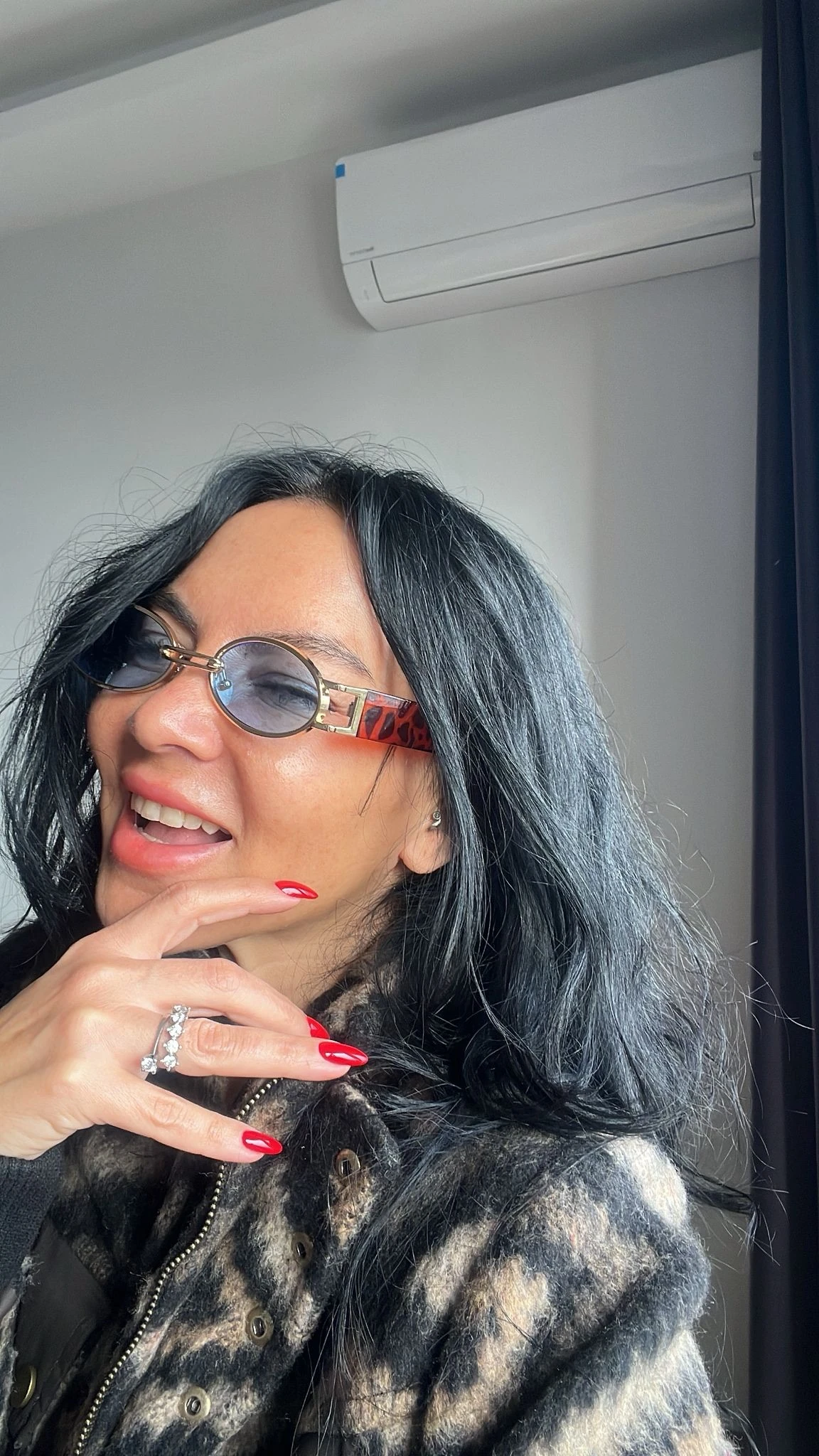 Retro Mavi Camlı Oval Gözlük