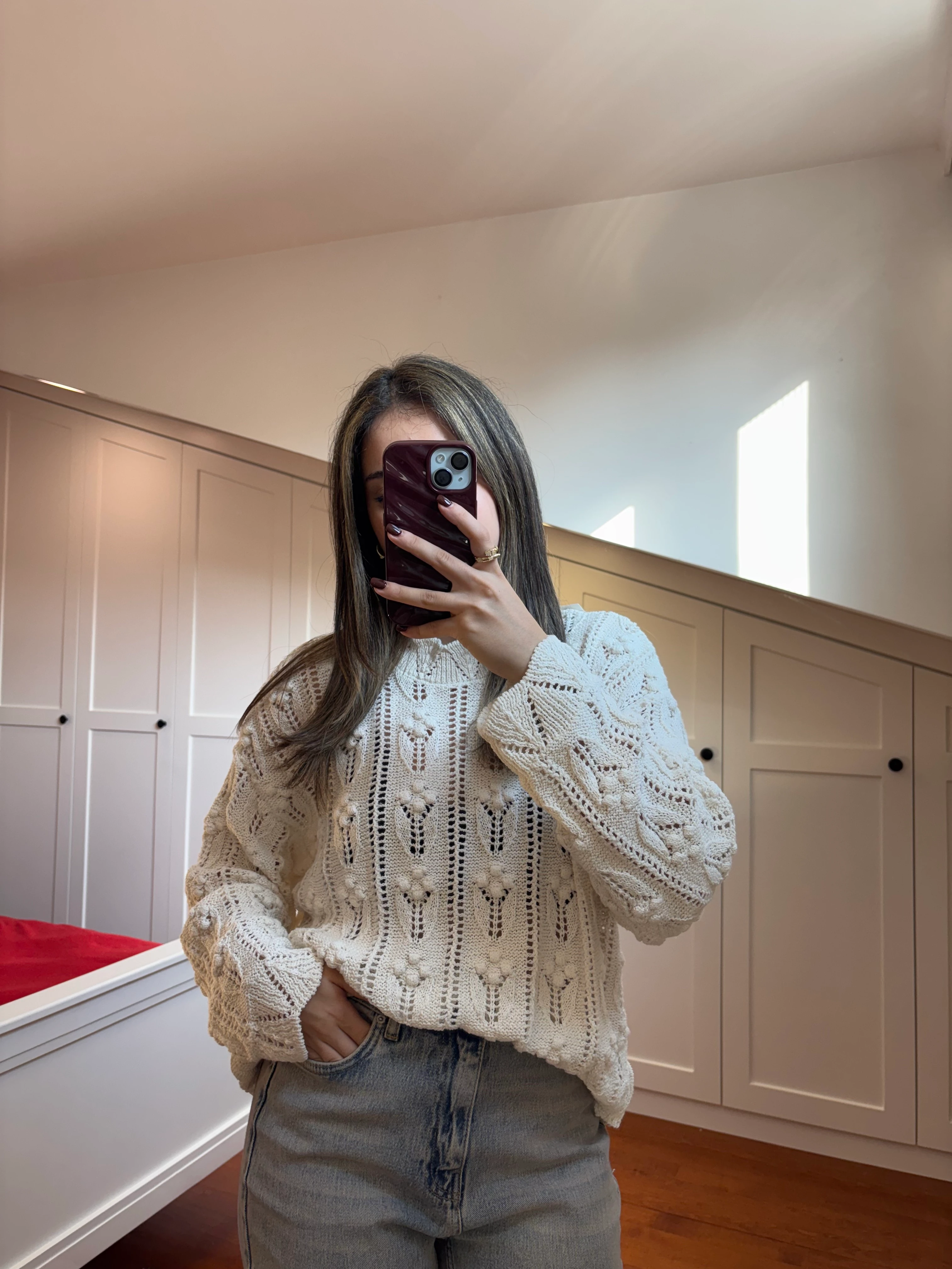 Delikli Çiçek Figürlü Ekru Kazak