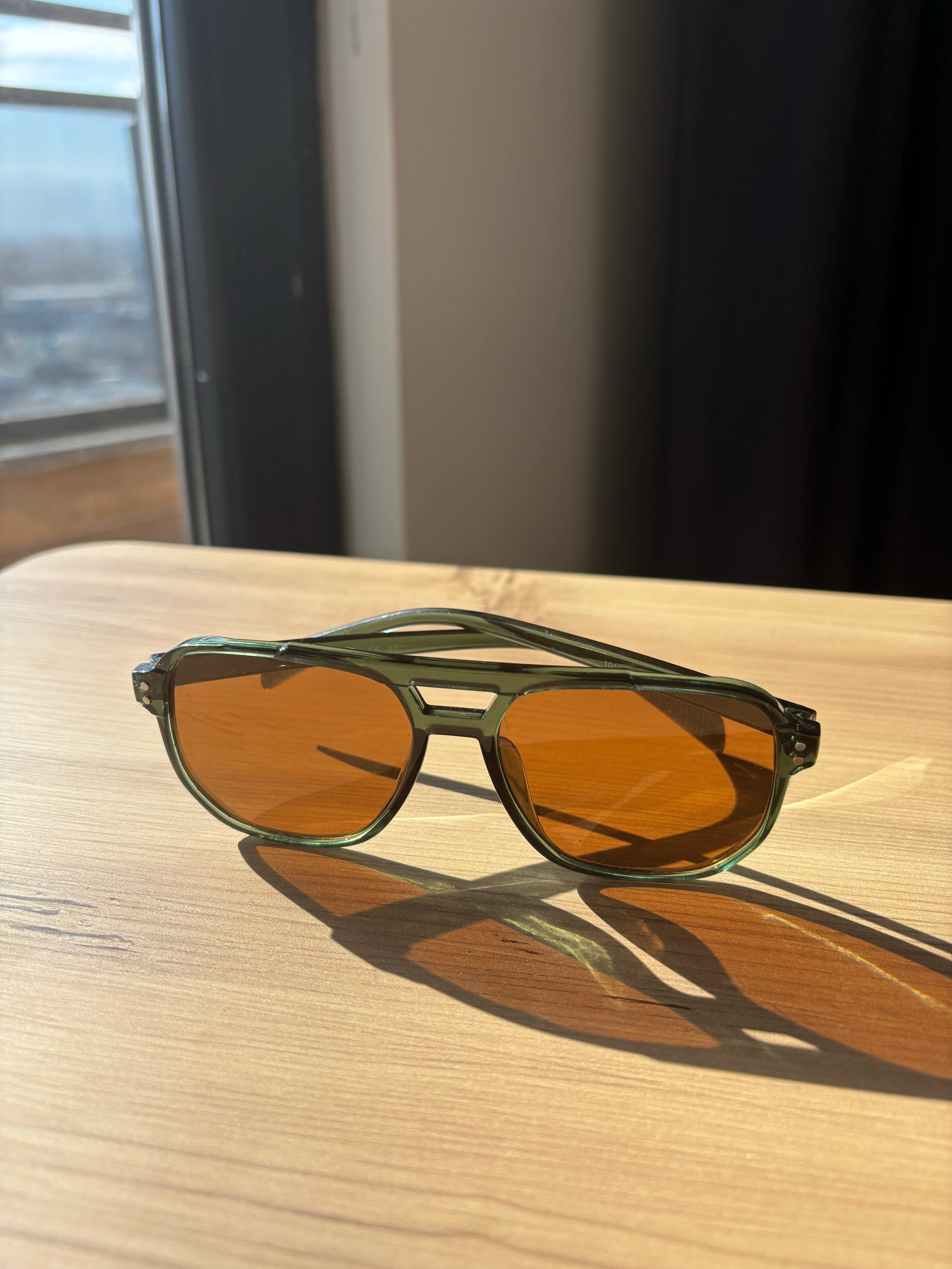 Yeşil Çerçeveli Turuncu Camlı Retro Gözlük