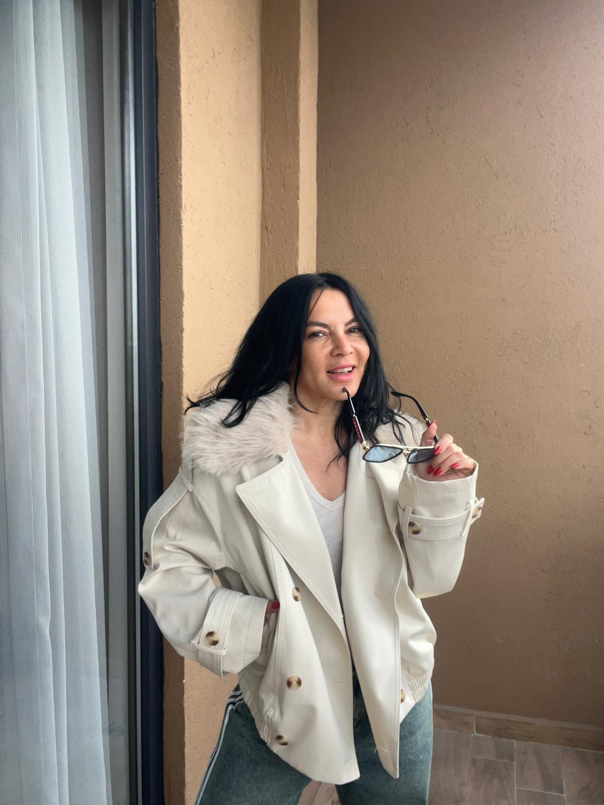 ZR Yakası Kürk Detaylı Trençkot 