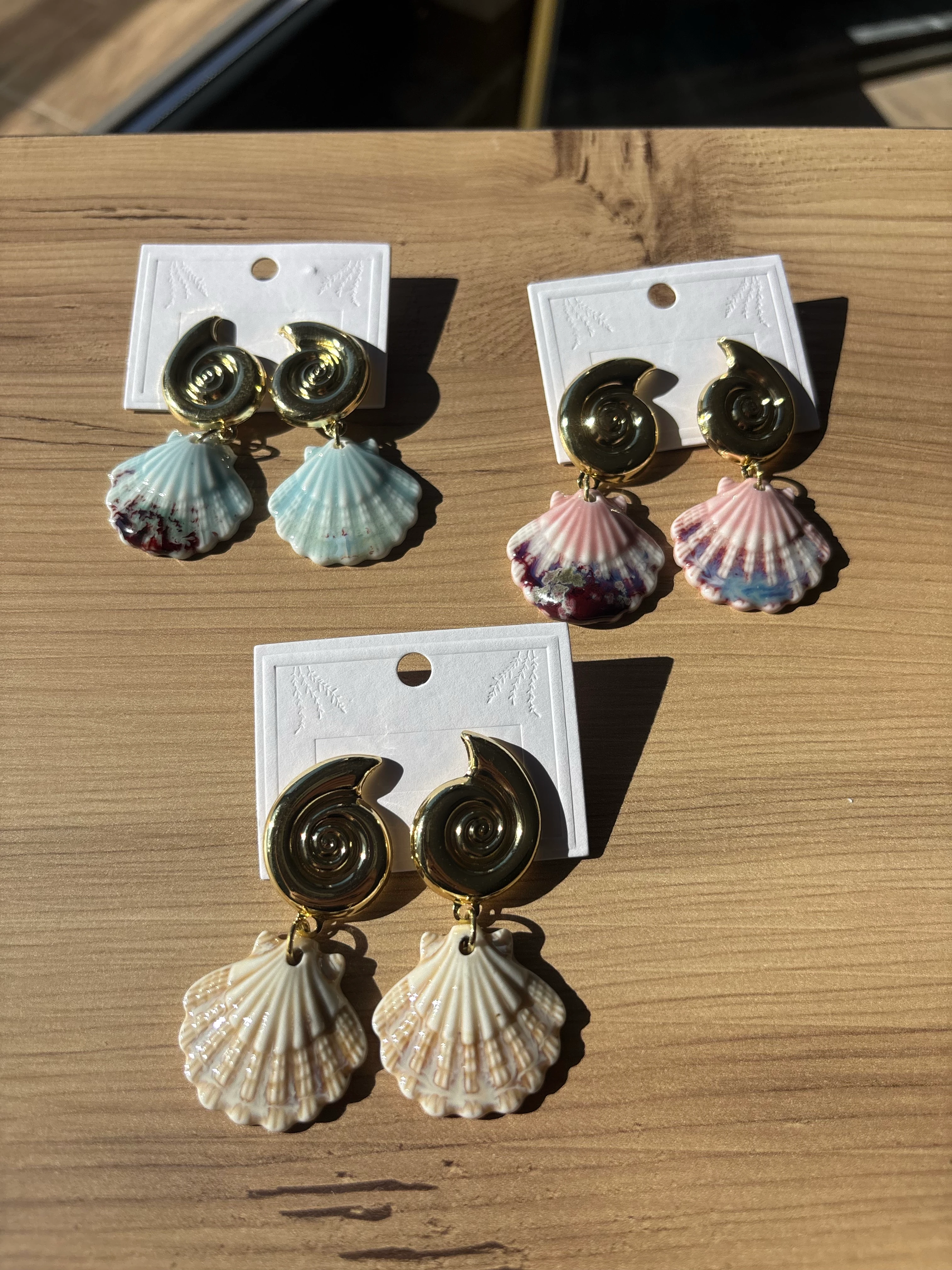 Sarmal Krem Kabuk Küpe