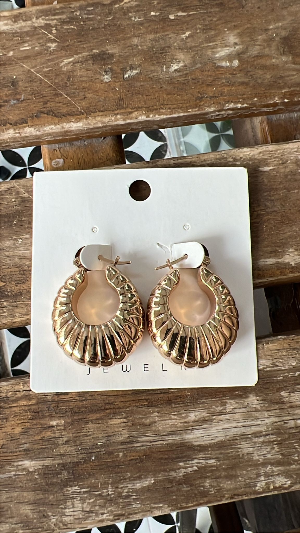 Kabartmalı Gold Halka Küpe 